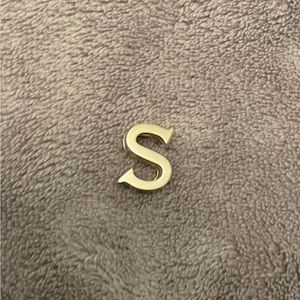 MY ABCDIOR LETTER 'S’ BADGE
Pale Gold-Finish Metal AUTHENTIC